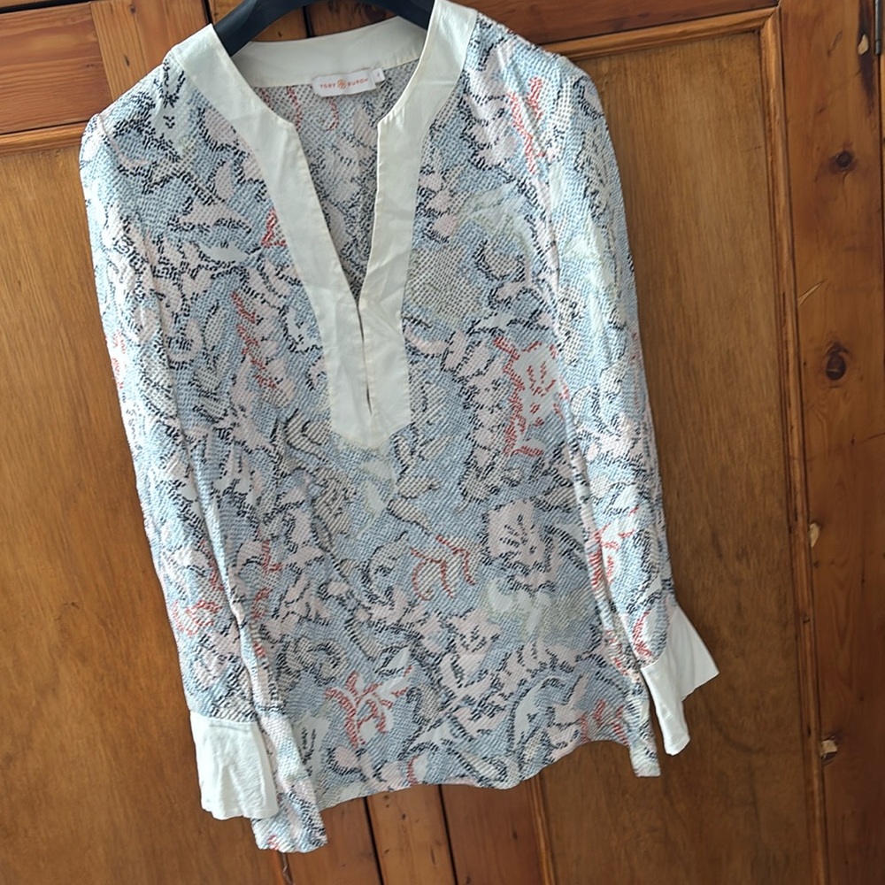 Tory Burch 100% silk floral patterned snakeskin embossed tunic blouse. Size 8